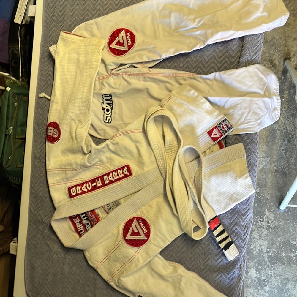 Youth size 4 Gracie Barra gi